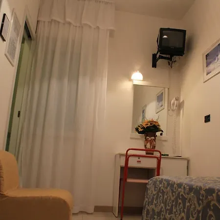Morena Hotel 2*