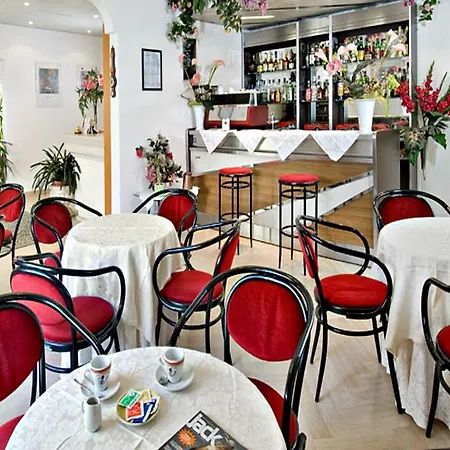 Hotel Morena 2*